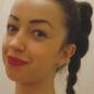 Jeune femme digne de confiance, sérieuse et consciencieuse.