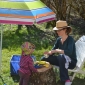 2 enfants recherchent leur nounou!