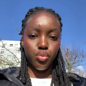 Jeune babysitter motivée disponible en juin