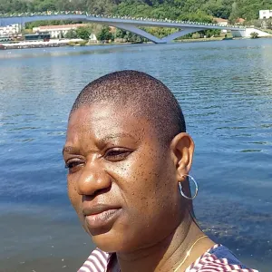 Cuidar de idosos  na  propria casa, coimbra, Anadia, curia