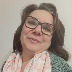 Tomo conta de crianças