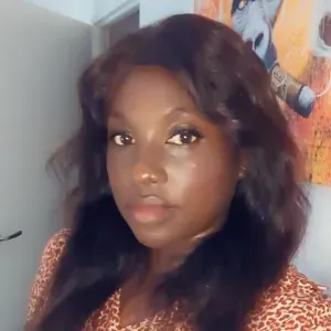 Je recherche une baby-sitter 