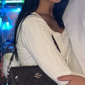 Baby-sitter avec 3 ans d'expérience à Chessy 