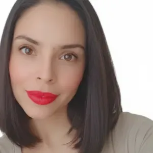 Niñera: Laura Valencia Tamayo 26 años