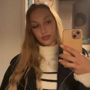 Liebevolle Babysitterin (22) bietet Betreuung an