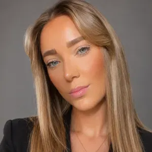 Baby-sitter sérieuse, attentive au bien-être 