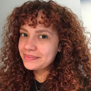Nounou expérimentée, ex-au pair et professeure de couture