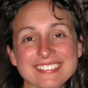 Baby- Sitter à temps partiel avec expérience 