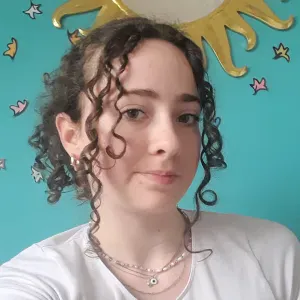 Baby-sitter disponible sur Châteaugiron et ses alentour