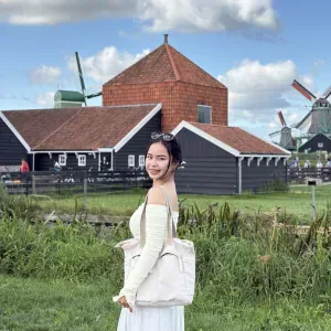 Experience babysitter and professional cleaner