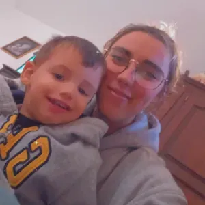 Babysitter com experiencia em nisa