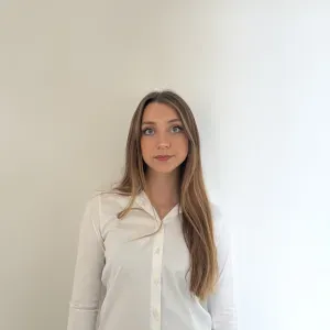 Jeune babysitter bilingue avec expérience familiale 