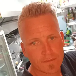 Homme motivé et sérieux disponible Toulon