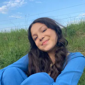 Ines, 16 ans  babysitter cool et attentionnée !