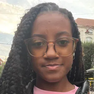 Baby-sitter sérieuse et attentionnée à Bruxelles