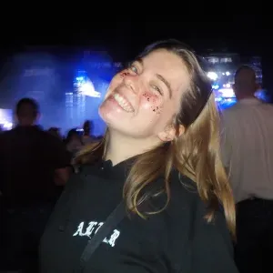 Baby-sitter occasionnelle à Mons 