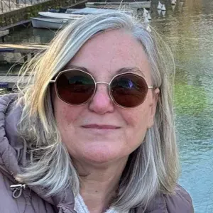 Baby-sitter expérimenté et sérieuse.