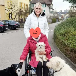 Erfahrene Pfleassistentin bietet liebewolle Betreuung