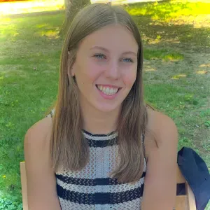 Baby-sitter bienveillante et joviale 