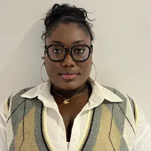 Baby-sitter disponible à Meudon