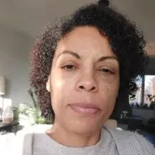 Baby-sitter disponible, dynamique, que adore les enfants.