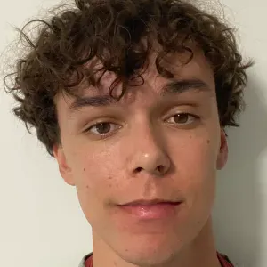 Étudiant à l'IMT Atlantique prêt à aider en Math/Physique.