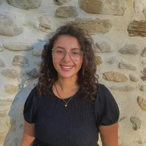 Baby-sitter sérieuse  – disponible soirées & week-ends