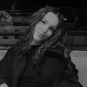 Baby-sitter disponible garde enfants / aider aux devoirs