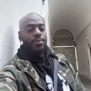 Homme de ménage habitant à Évreux disponible .
