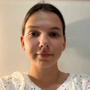 Baby-sitter disponible à Agen 