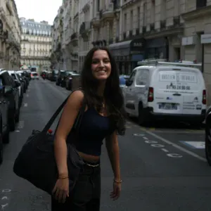 Baby-sitter solaire et joyeuse sur Paris 