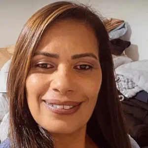 Sou empregada de limpeza , resido em Aveiro 