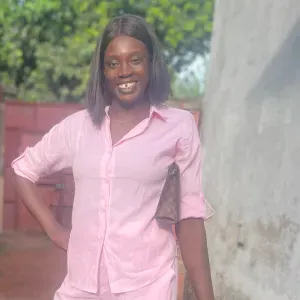 Empregado de limpeza também responsável