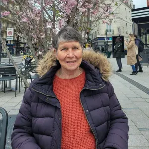 Baby sitter je suis une mamie senior 