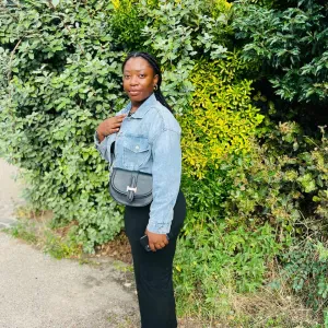 Baby-sitter douce, responsable et expérimentée à Paris