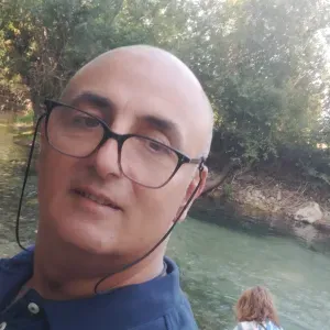 Procuro empregada de limpeza.