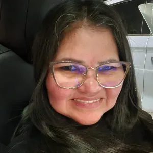 Cuidadora experiente no Porto, dedicada, e paciente.