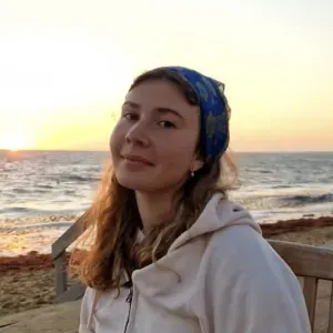 Baby-sitter disponible et motivée 