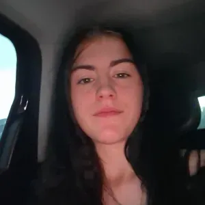 Baby sitter et techniecienne de surface  