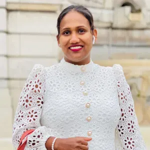 I didn't have experience in Paris Baby sitter but I worked 