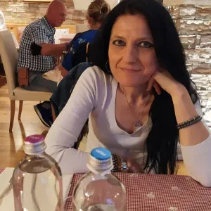 Addetta pulizie italiana a Cremona,