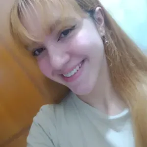 Babá cuidadosa, paciente e aprendendo em italiano