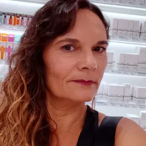 Docente de primaria con título. 