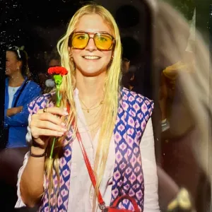 Babbysitter/ajuda nos trabalhos de casa/ tarefas domésticas 