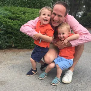 Garde enfant 1 mois à la maison