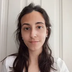 Passeadora e Cuidadora de Animais na zona de Algés