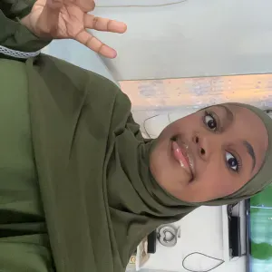 Jeune baby-sitter à Marseille 