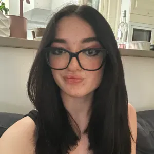 Femme de ménage souhaitant financer ses études 