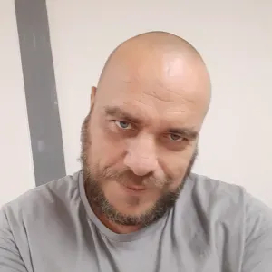 Agent d'entretien sur la grande motte