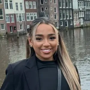 Professional babysitter in Manchester 